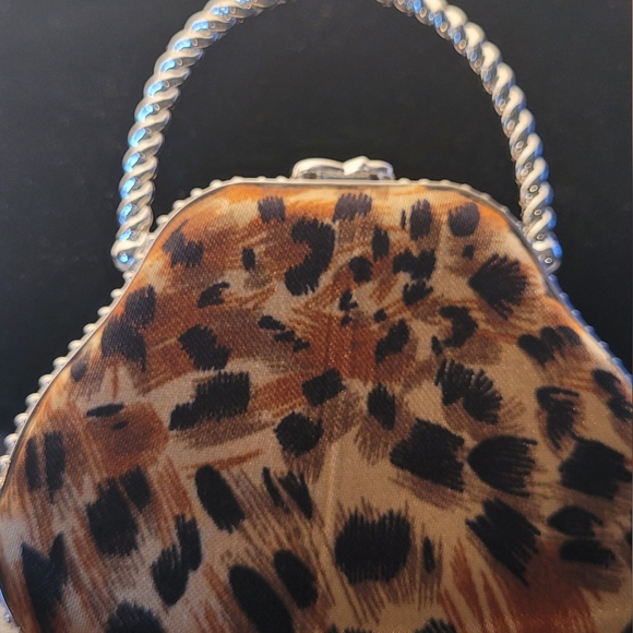 Leapord 4/3" Purse Shaped Compact Mirror Silver Tone Frame - Picture 1 of 8